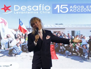 Farkas hizo entrega de casas a damnificados en Quilpué: fueron financiadas con la venta de una propiedad donada por el empresario