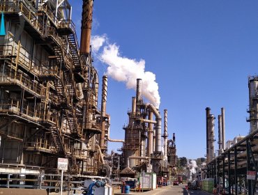 Superintendencia formula cargos a Refinería de ENAP en Concón por superar límites para hidrocarburos volátiles y volumen de descarga