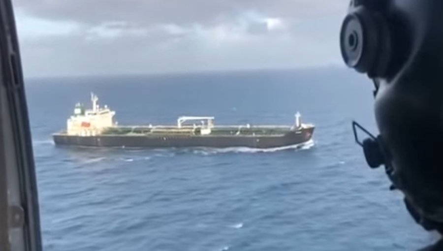 Irán denuncia "robo armado en el mar" la incautación de un petrolero por parte de Estados Unidos a Venezuela