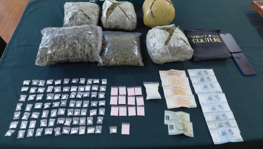 Dos hombres fueron detenidos en Maipú con ketamina, cocaína y 5 kilos de marihuana