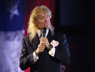 Farkas estalla contra el Gobierno: califica de "una vergüenza" la reconstrucción y genera rápida respuesta del Ministerio de Vivienda