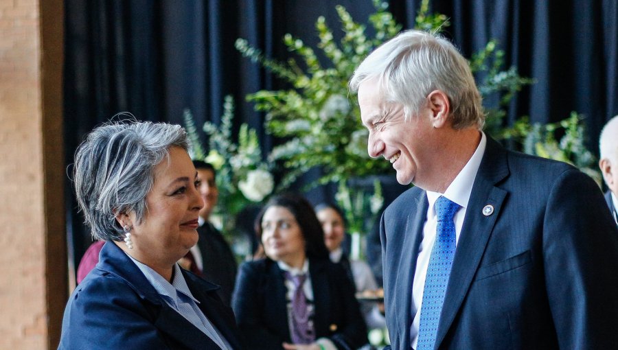 Entre votos, familia y gestos políticos: el día del balotaje para Kast y Jara