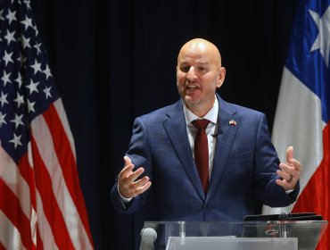 Embajador de EE.UU. acusa a Boric de rechazar cooperación contra el crimen por ideología