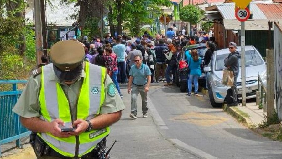 Local de votación en el cerro Rocuant de Valparaíso fue evacuado producto de un aviso de bomba