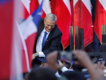 Primer resultado del Servel da cómoda ventaja a José Antonio Kast sobre Jeannette Jara