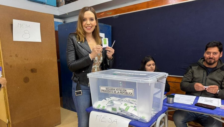Camila Flores tras emitir su voto en Limache: "Hoy se elige entre la libertad o la opresión"