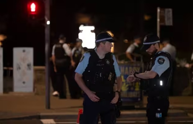 Autores de la masacre de Janucá en Sídney serían padre e hijo: hay 16 fallecidos y 42 heridos