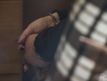 Mujer armada con cuchillo asaltó a un taxista y provocó un atropello en San Antonio