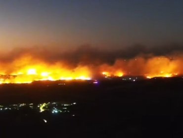 Incendio forestal en San Pedro de Melipilla ha afecado a dos viviendas y consumido 150 hectáreas
