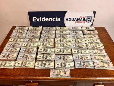 Descubren casi medio millón de dólares en efectivo escondido en sistema de aire acondicionado de bus en Arica