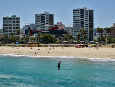 Con doble ejercicio de rescate marítimo en Viña, dan inicio a temporada estival 2025-2026