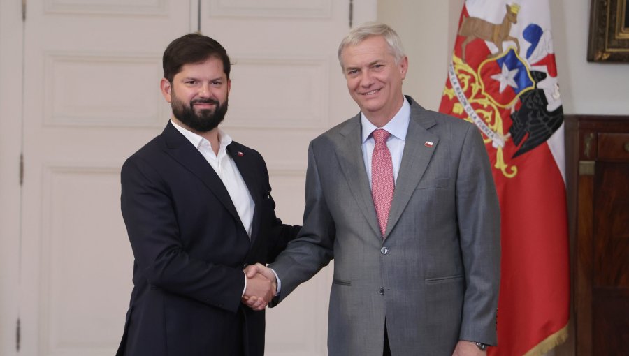 Presidente Boric recibió a José Antonio Kast en La Moneda y destacó la "capacidad de trabajar por el bienestar de Chile"