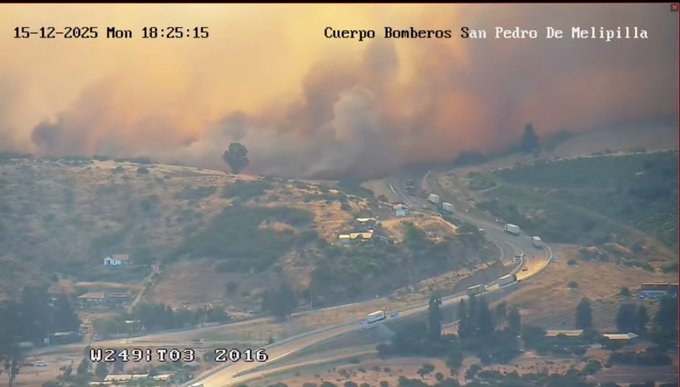 Incendio forestal en San Pedro de Melipilla arrasa con 450 hectáreas y obliga a evacuar varios sectores