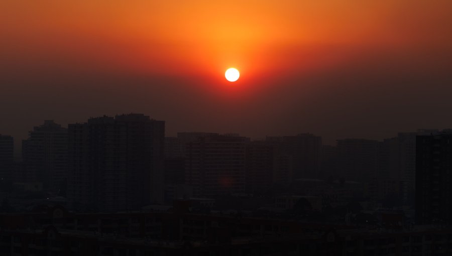 Más de 1.870 hectáreas ha consumido el incendio forestal en San Pedro: humo cubrió gran parte de la región Metropolitana