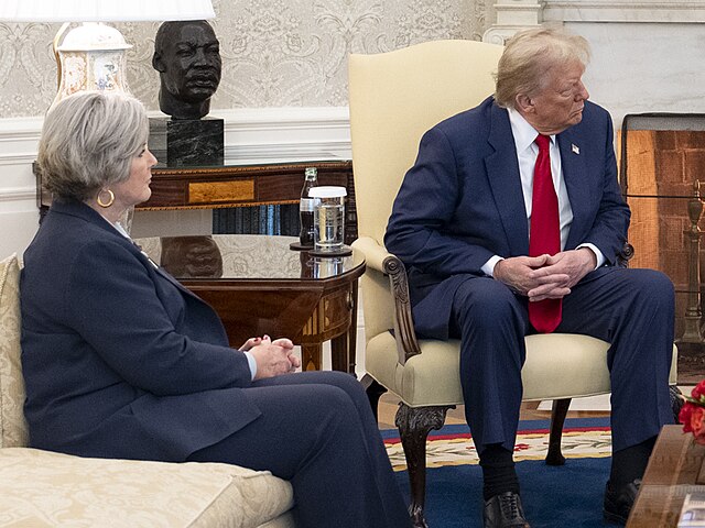 Jefa de la Casa Blanca señala que Trump tiene "la personalidad de un alcohólico" y lanza duras críticas internas