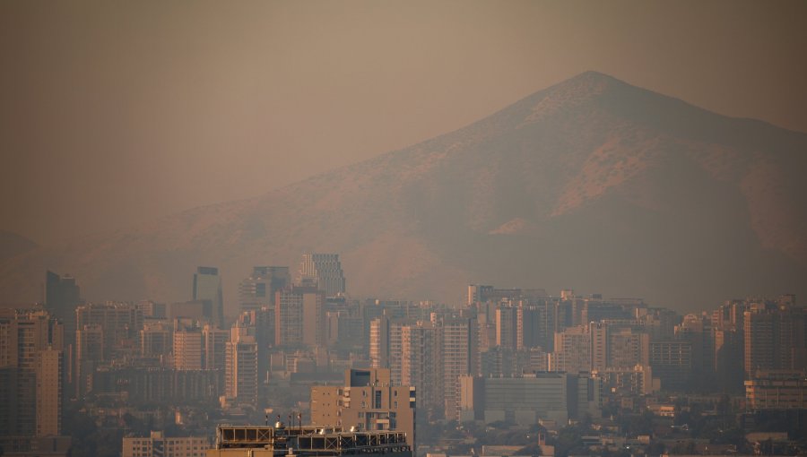 Región Metropolitana amaneció cubierta de humo de los incendios forestales en Melipilla