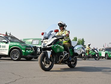 Furgones, SUV y motocicletas: Gobierno entrega 127 nuevos vehículos para Carabineros a nivel nacional