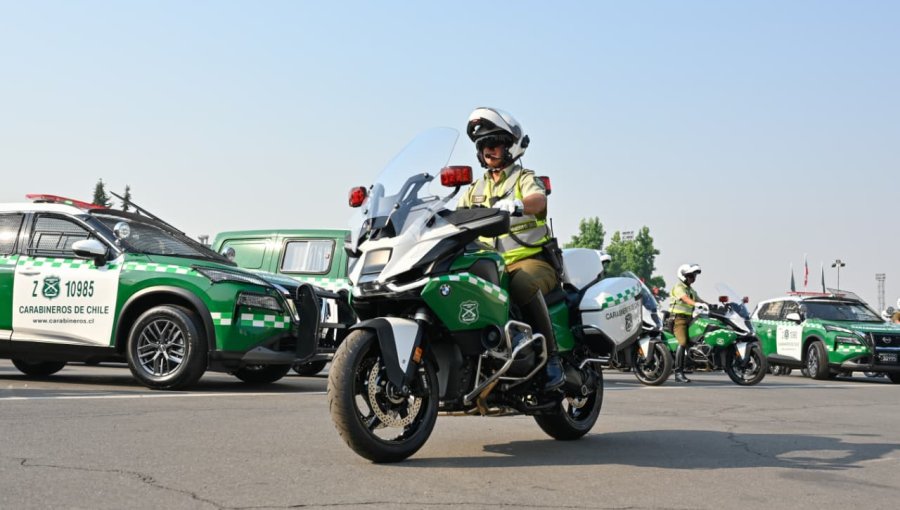 Furgones, SUV y motocicletas: Gobierno entrega 127 nuevos vehículos para Carabineros a nivel nacional