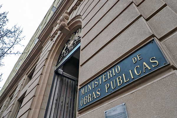 PDI allanó oficinas de la Dirección General de Concesiones del MOP por presuntos delitos de corrupción