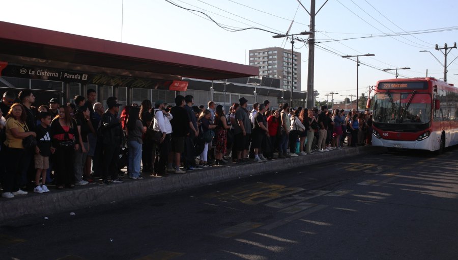 Falla en la Línea 2 del Metro provoca cierre de estaciones y retrasos en la zona sur de Santiago