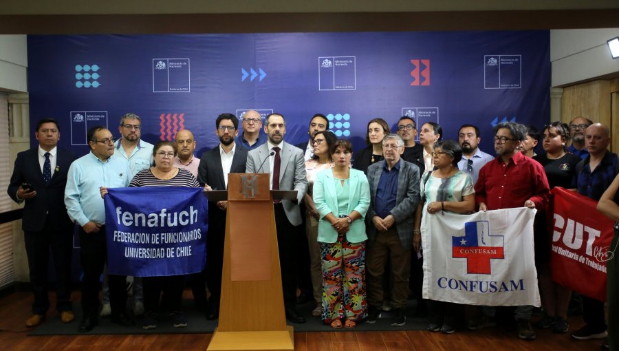 «Ley de amarre» para funcionarios públicos desata fuerte polémica: reajuste fiscal del 3,4% incorpora normas que limitan los despidos