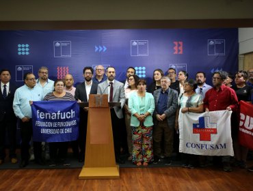 «Ley de amarre» para funcionarios públicos desata fuerte polémica: reajuste fiscal del 3,4% incorpora normas que limitan los despidos