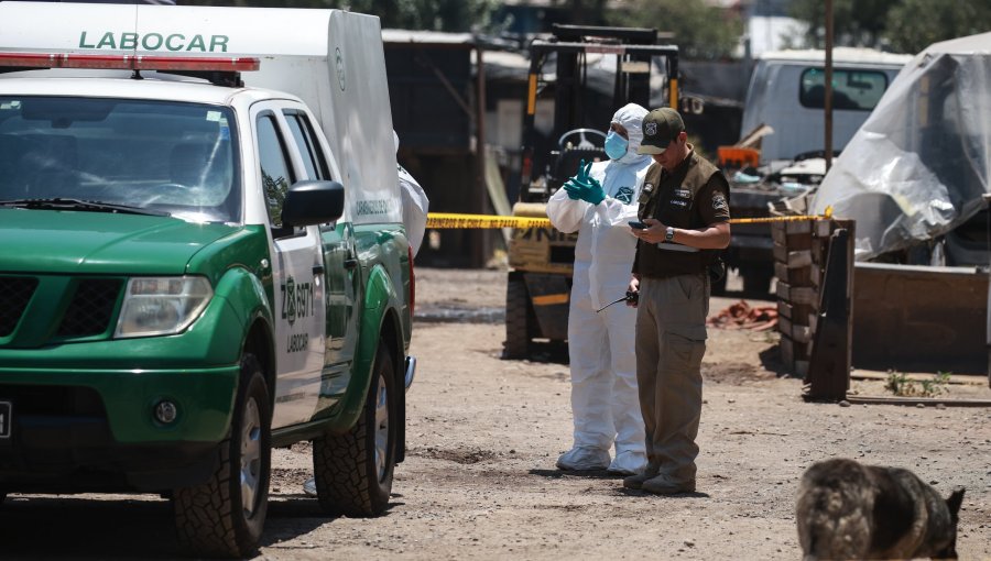 Encuentran camión de valores quemado tras ser sustraído en Puente Alto: conductor está desaparecido