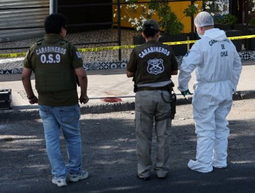 Hombre es asesinado a bala en un bar de La Florida: desconocidos dispararon desde un automóvil