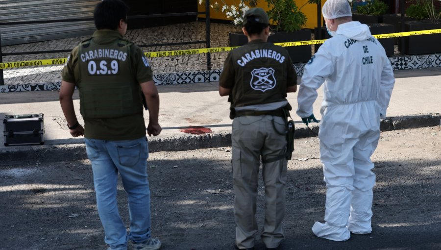 Hombre es asesinado a bala en un bar de La Florida: desconocidos dispararon desde un automóvil