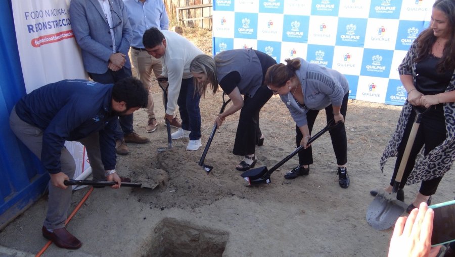 Con la "primera piedra", dan inicio a reconstrucción del Club Deportivo Pompeya Sur que fue arrasado por el megaincendio en Quilpué