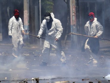 En internación provisoria quedaron dos estudiantes de 16 años que lanzaron bombas molotov a personal de Carabineros en el INBA