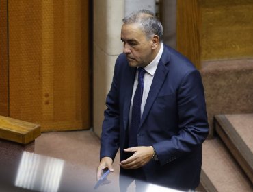 Senador Espinoza critica a la centroizquierda por actual escenario político: "Le entregamos a la ultraderecha el Gobierno"