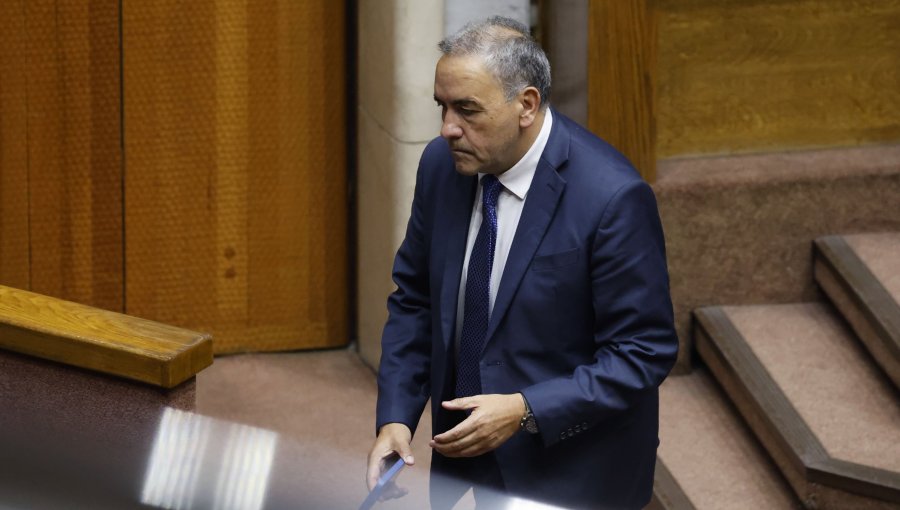 Senador Espinoza critica a la centroizquierda por actual escenario político: "Le entregamos a la ultraderecha el Gobierno"