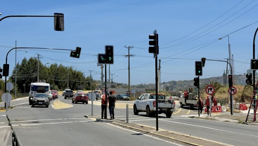Instalan nuevos semáforos en la ruta 66 para reforzar seguridad vial en Santo Domingo