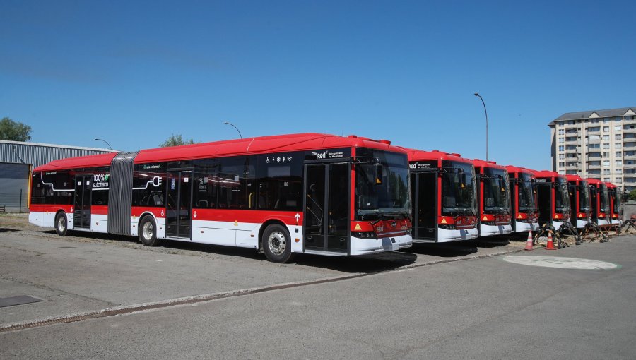 Electromovilidad da un nuevo salto: comienzan a operar buses eléctricos articulados en la capital