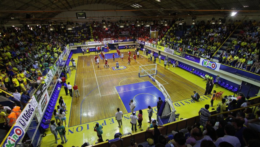 Valdivia vence a Los Leones y mantiene viva la definición del título