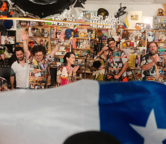 Álvaro Díaz celebra éxito de 31 minutos en Tiny Desk y expansión internacional del proyecto