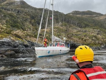 Operativo aeronaval permite rescatar a cuatro turistas australianos en Magallanes