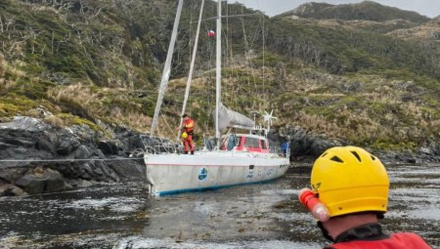 Operativo aeronaval permite rescatar a cuatro turistas australianos en Magallanes