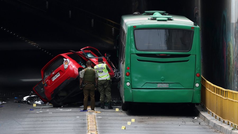 Tragedia vial en Santiago: choque múltiple deja dos fallecidos y un menor grave