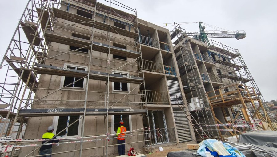 52% de avance registra proyecto habitacional para 32 familias en Valparaíso