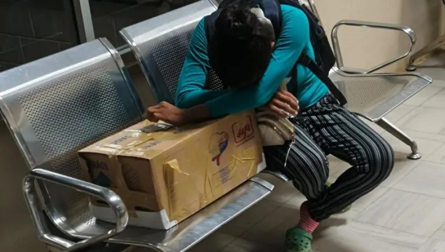 Madre indígena recibió el cuerpo de su bebé fallecida en una caja de cartón en Ecuador