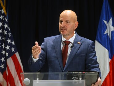 Embajador de EE.UU. recorrió lugares emblemáticos de Santiago y reiteró cooperación para un "futuro más seguro y próspero"