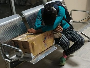 Madre indígena recibió el cuerpo de su bebé fallecida en una caja de cartón en Ecuador