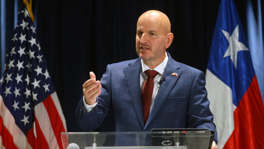 Embajador de EE.UU. recorrió lugares emblemáticos de Santiago y reiteró cooperación para un "futuro más seguro y próspero"