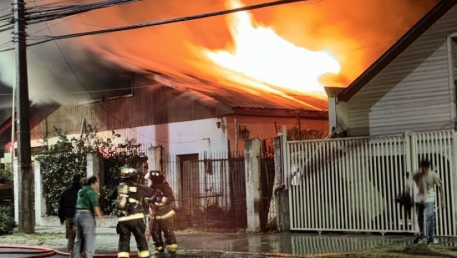Adultos mayores resultan damnificados por incendio en su domicilio en Quilpué