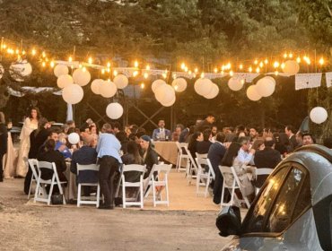 ¿Vecinos privilegiados en Concón? Matrimonio en la vía pública con autorización municipal desató caos y furia en el sector Los Romeros