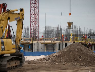 Cámara Chilena de la Construcción proyecta que inversión en el sector crecería 2,2% este año y 4,8% en 2026