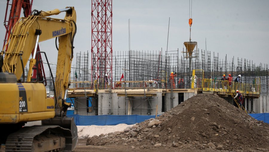 Cámara Chilena de la Construcción proyecta que inversión en el sector crecería 2,2% este año y 4,8% en 2026