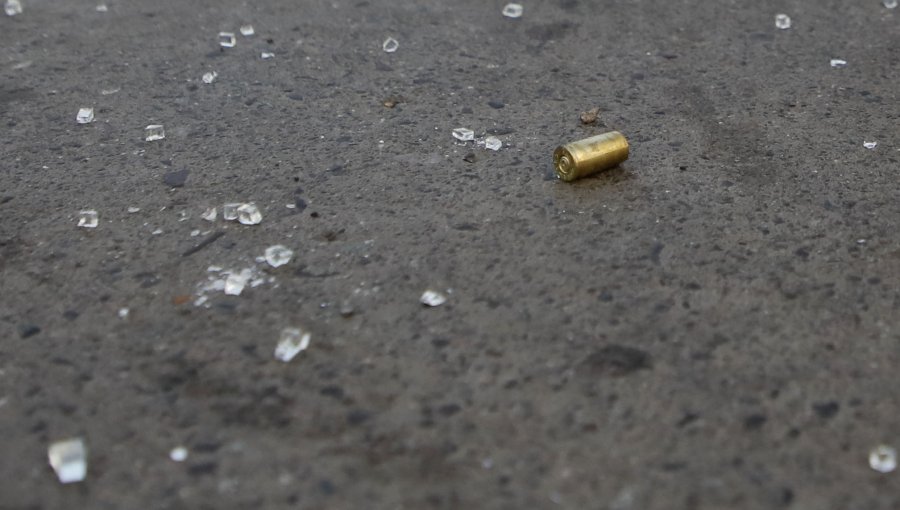 Detienen a dos sujetos que efectuaron disparos al aire en una feria navideña de Lo Espejo